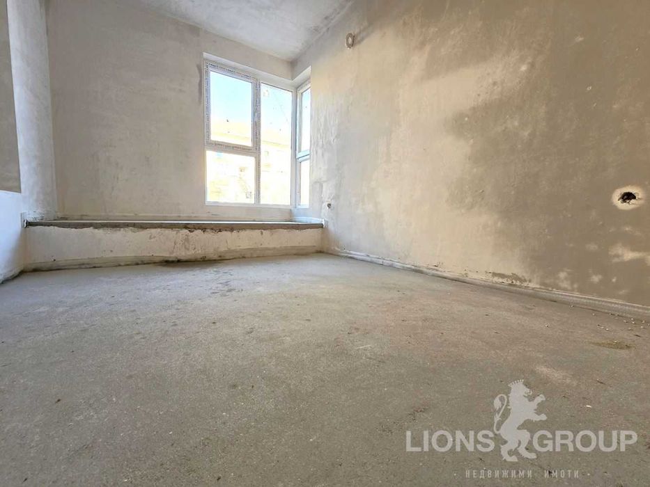 Продава се Двустаен апартамент в Варна, Център - 55 кв.м за 1655 €/кв.м - Снимка #3