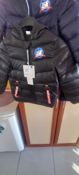 Продават се нови детски якета