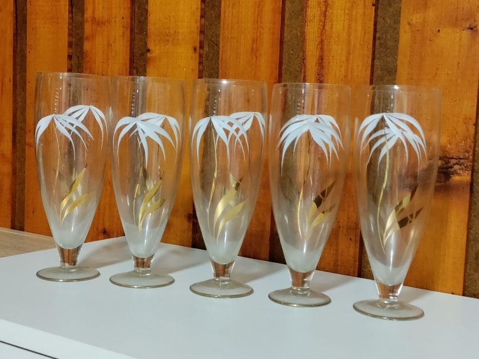 Ръчно рисувани старинни чаши с позлата