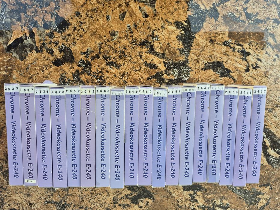 Vand 18 casete video vhs de 240minute cu filme actiune,sf,gr