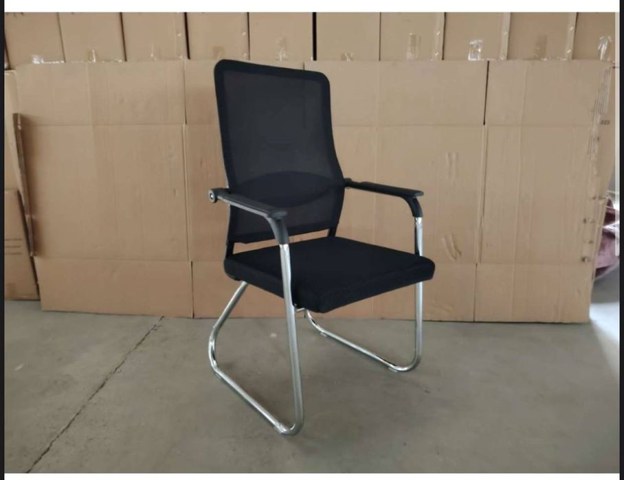 Кресло посетителя Со склада по приемлемым ценам В