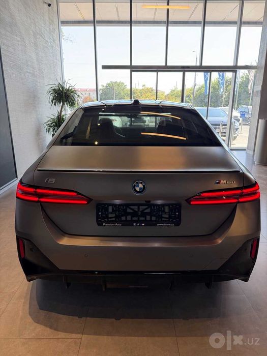 Продам новую BMW i5 M60 ! С официальной гарантией 8 лет+подарок