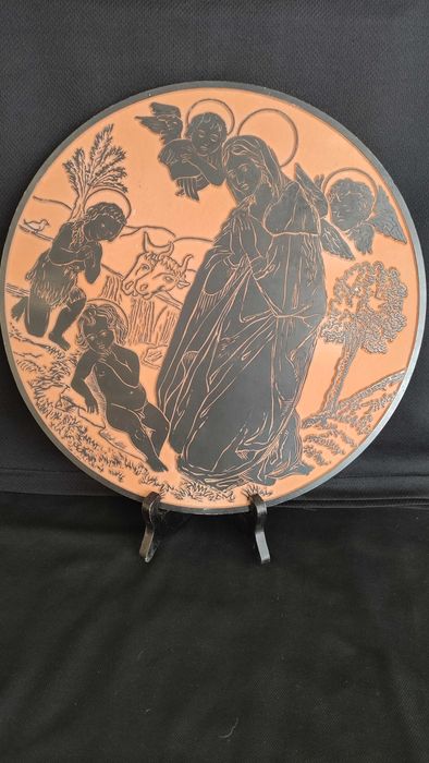 Масивно стенно пано каменна пластика