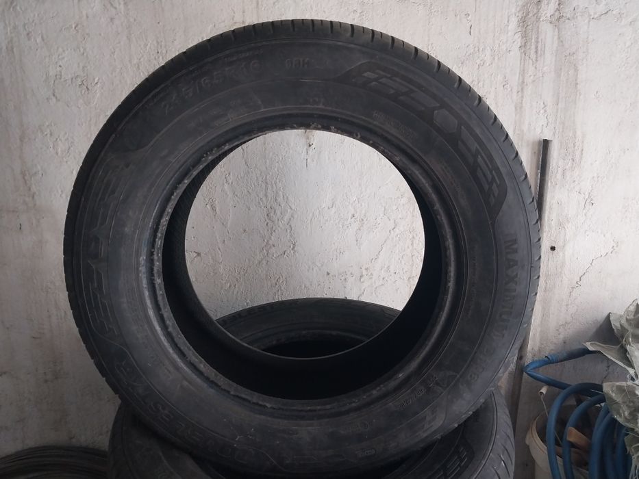 Продам летнию резину.