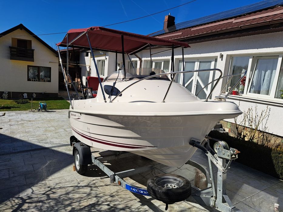 Quicksilver 420 cabin