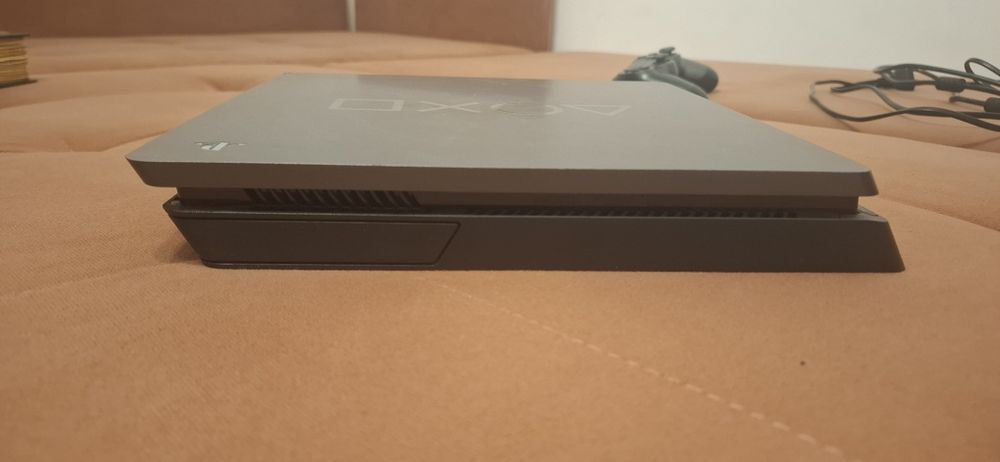 Playstation 4 slim, 1 tb + un controller