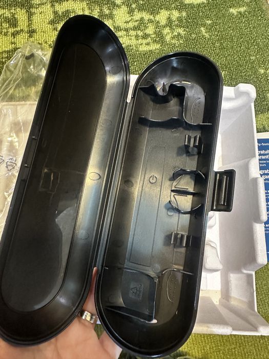 Perie de dinti sonica Philips 5100 cu sterilizator UV