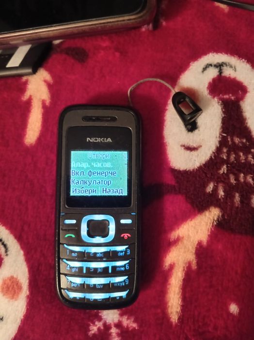 Nokia 1208 има фенерче