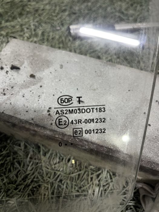 Водительское стекло приора оригинал