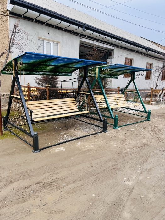 Xar xil turdagi kachulelar va stol ustulla