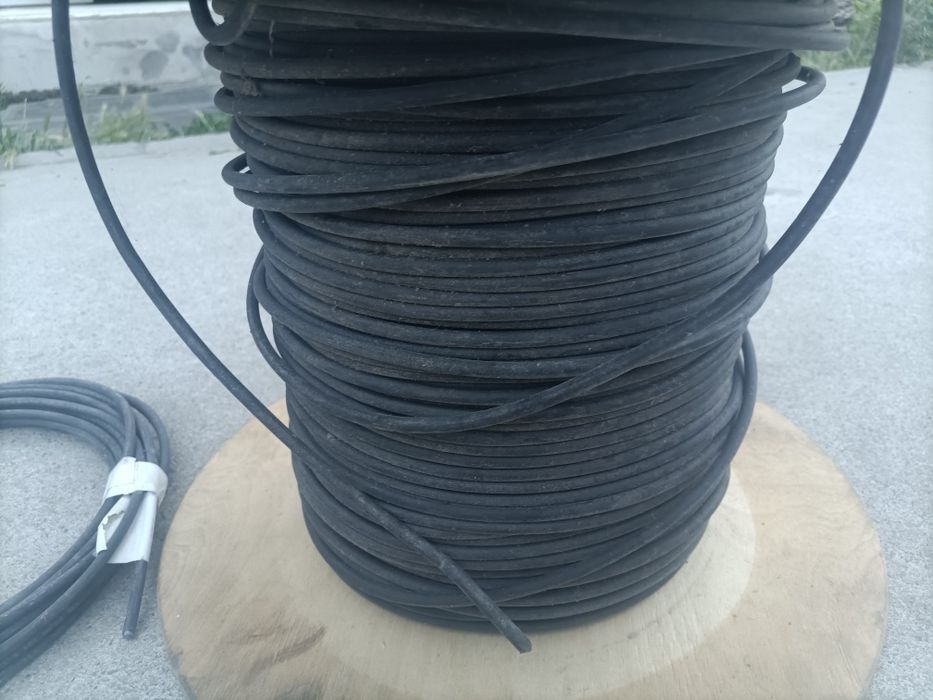 Cablu de 4 mm special pt a fi utilizat în instalații fotovoltaice.