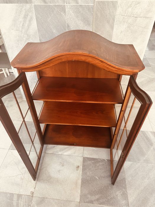 Витрина от масив и фурнир – Rondova, неокласически стил