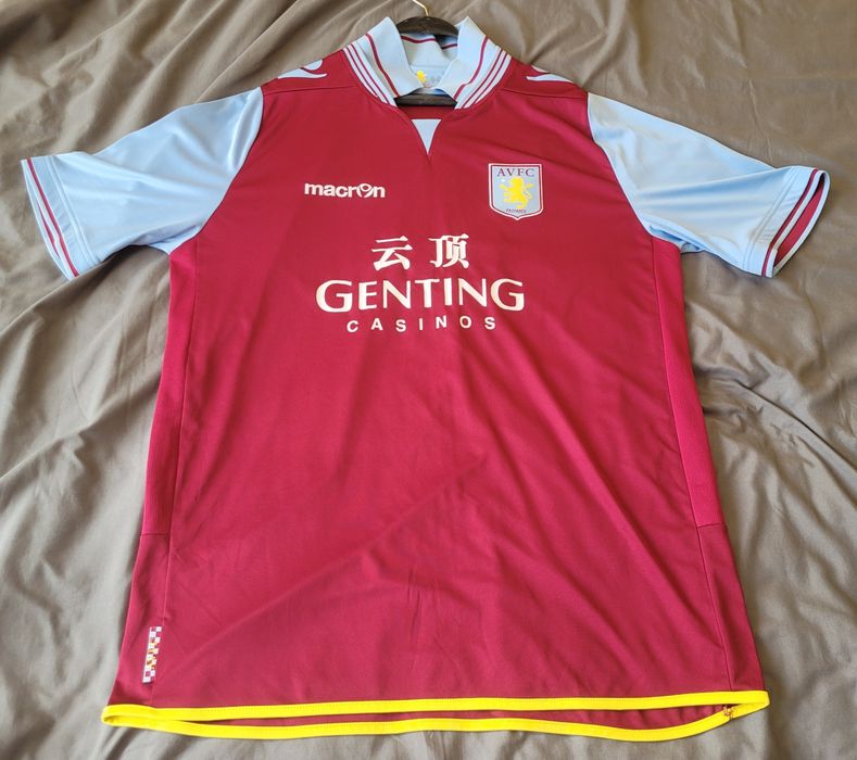 Тениска на Астън Вила на Стилян Петров