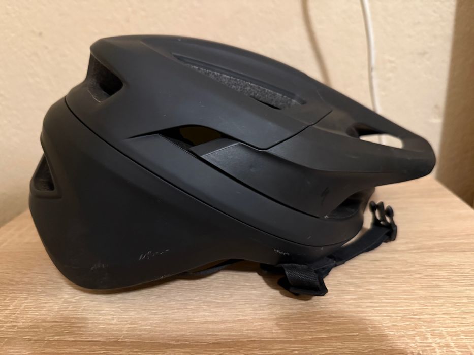 Продавам велосипедна каска specialized canber размер М