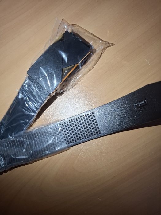 Колан от черна изкуствена кожа с автоматична желязна катарама