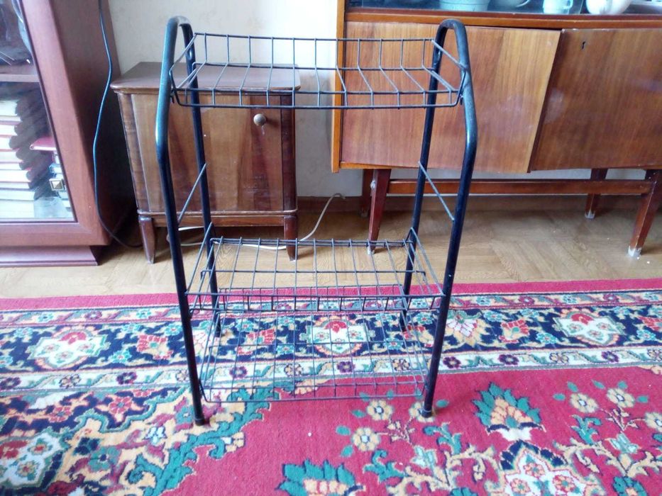 Полку стойку для обуви или цветов