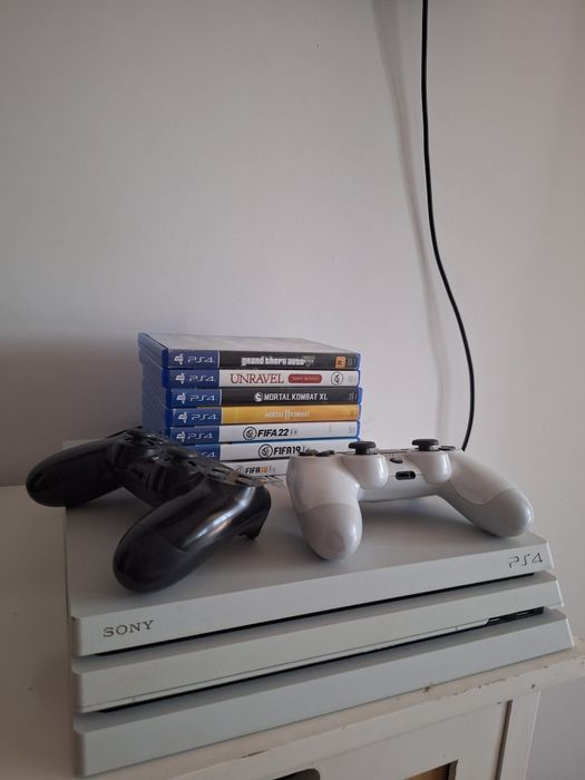 Playstation 4 Pro 1TB+2 controlere