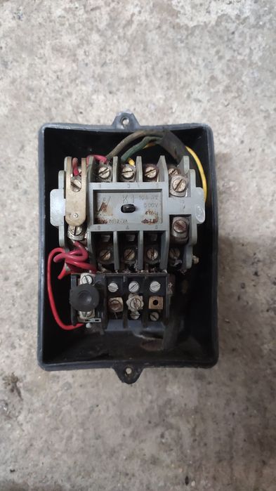 П. В. Контактор пускател