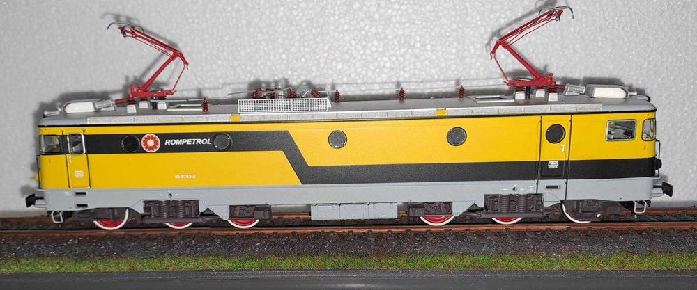 Vand o locomotiva electrica EA 060  ROMPETROL ,scara HO