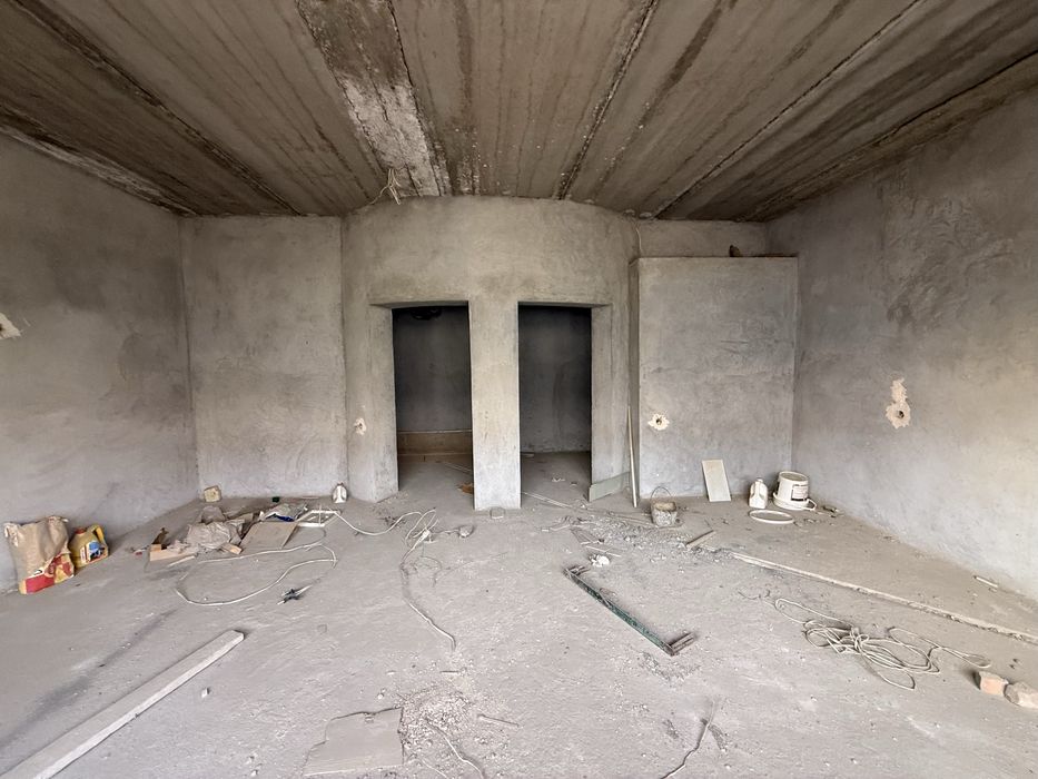 Продается коробка квартира 200м Бульвар на против Ин Яз