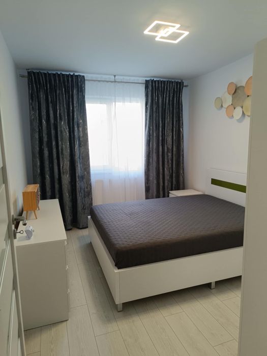 Inchiriez apartament doua camere decomandat