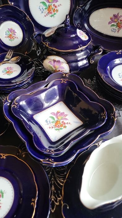 Ръчно рисуван антикварен сервиз за хранене