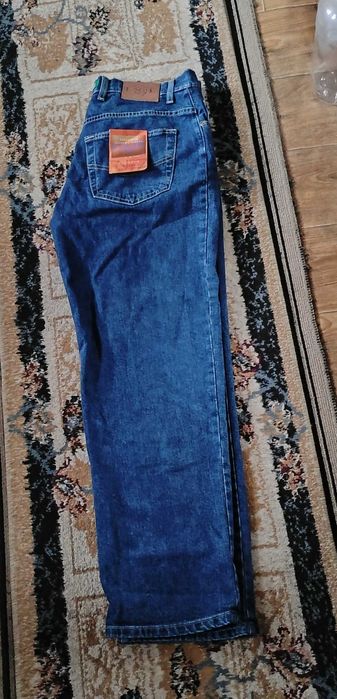 Vând blugi bărbați