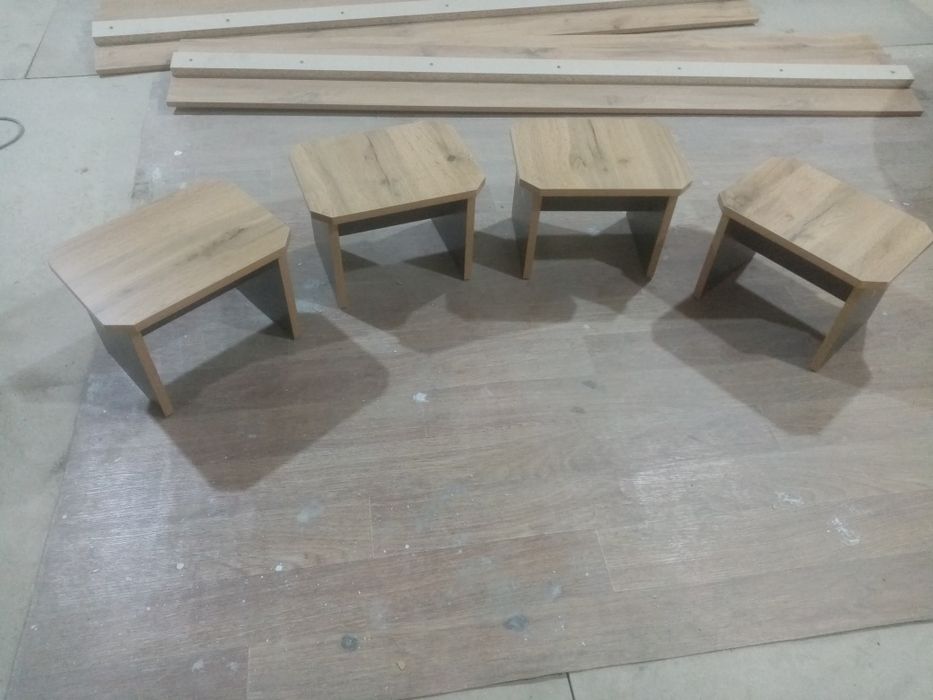 Продам новые маленькие табуретки!