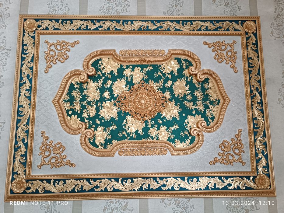 Орнамент можно на стену или под люстру на потолок