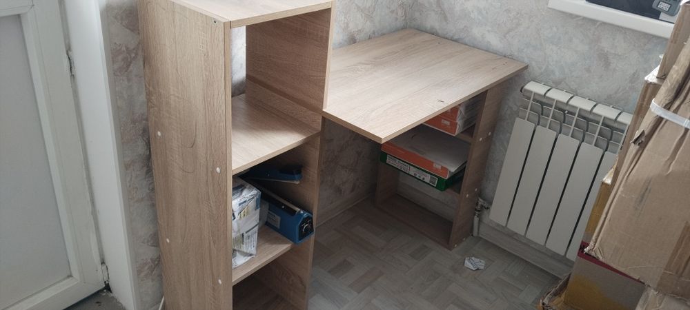 Письменный стол с полками