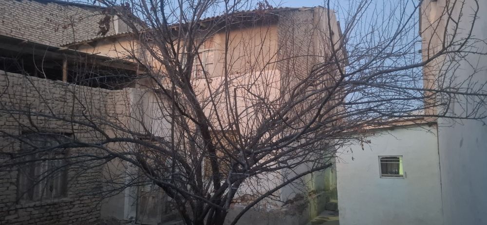Tez VA orzon narxda 2 etajli uy sotiladi