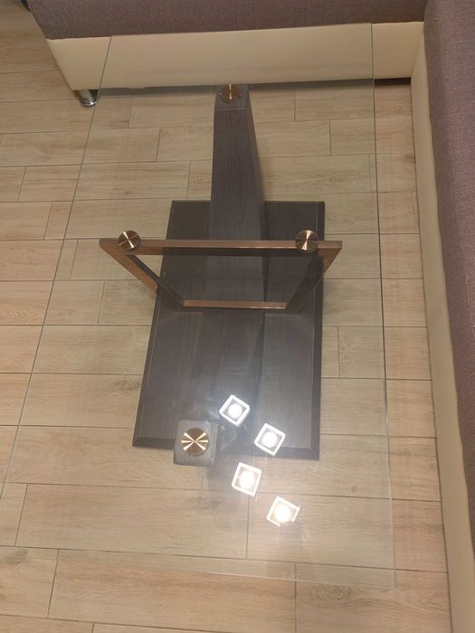 Стъклена холна маса