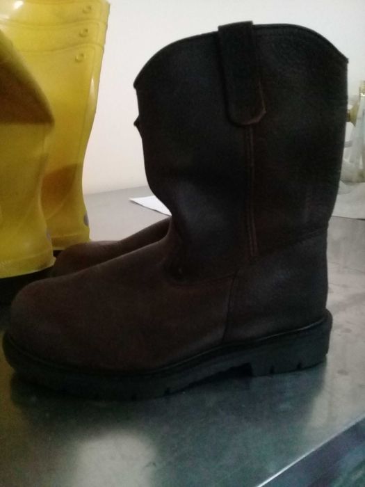 продам  ботинки, кеды - все новое