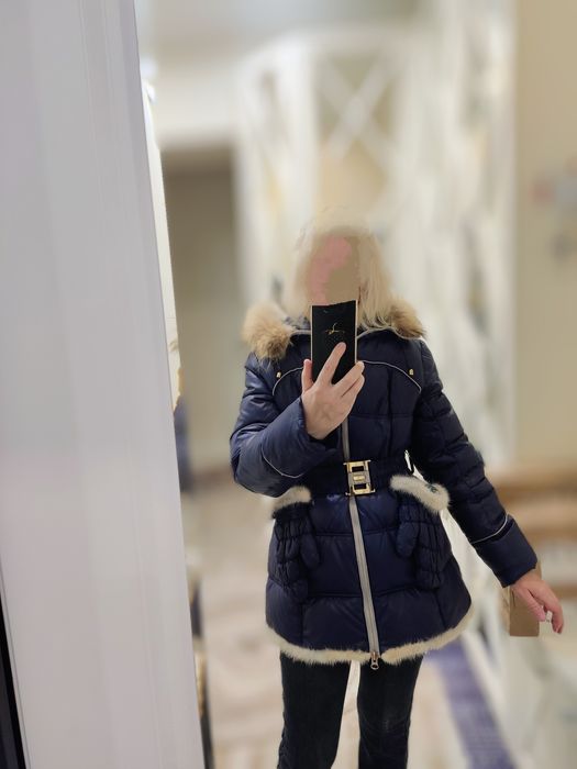 Продам зимнюю куртку для девушки!