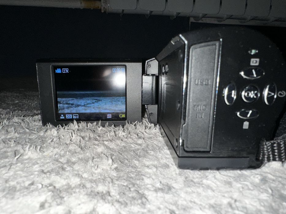 Продам видеокамеру новая один раз пользовался