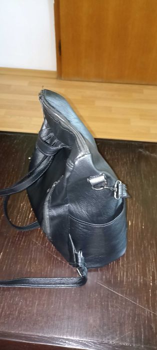 Дамска кожена раница -чанта