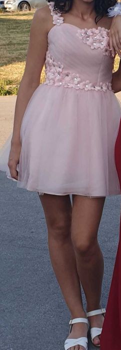 Официална рокля.