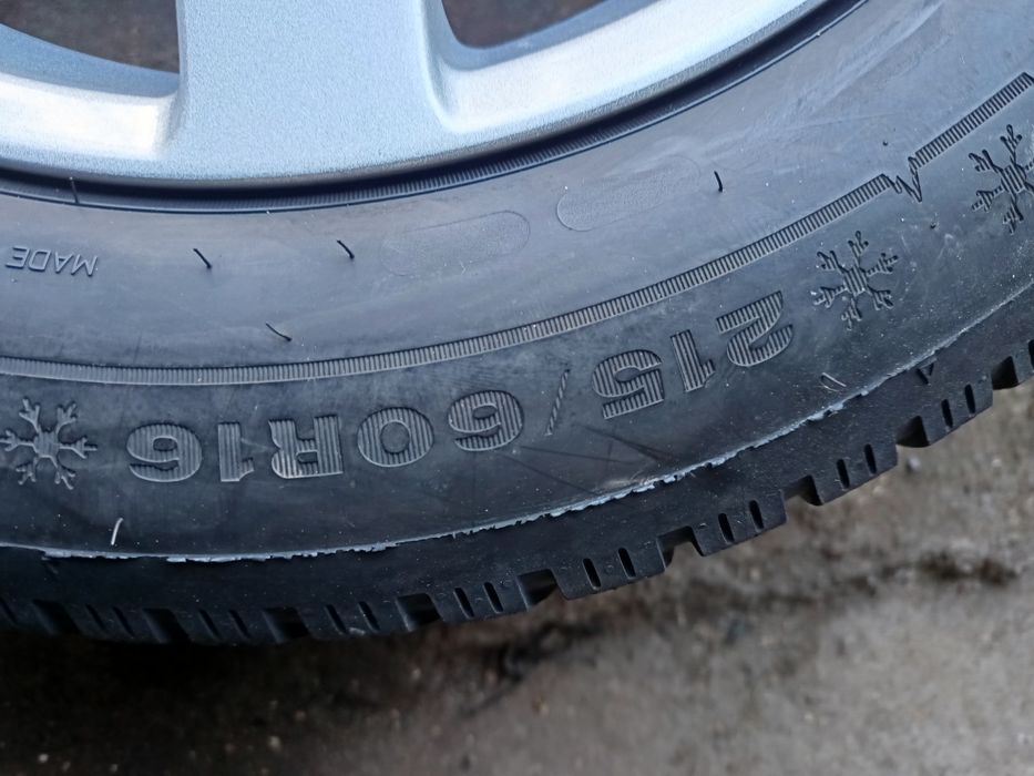 Jante de aluminiu cu cauciucuri de iarna 215/65/16