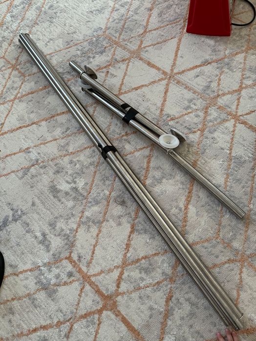 Металлическая вешалка