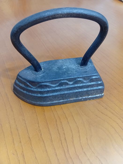Антикварный чугунный утюг