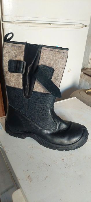 Продается рабочие спец сапоги