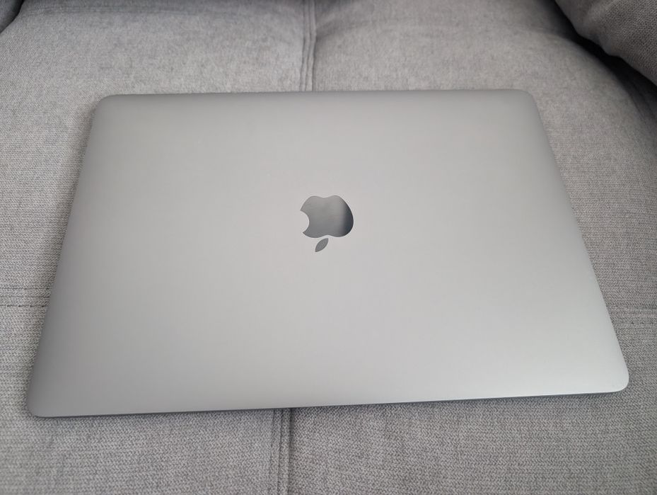 Лаптоп Macbook AIR 13 M1 2020 8GB 256GB SSD с добра батерия