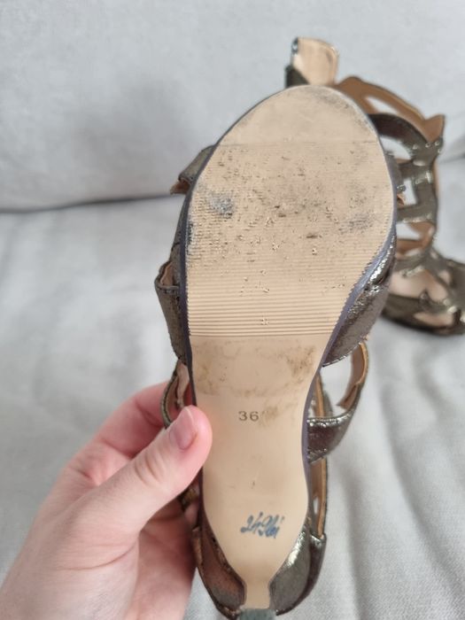 Sandale din piele cu toc