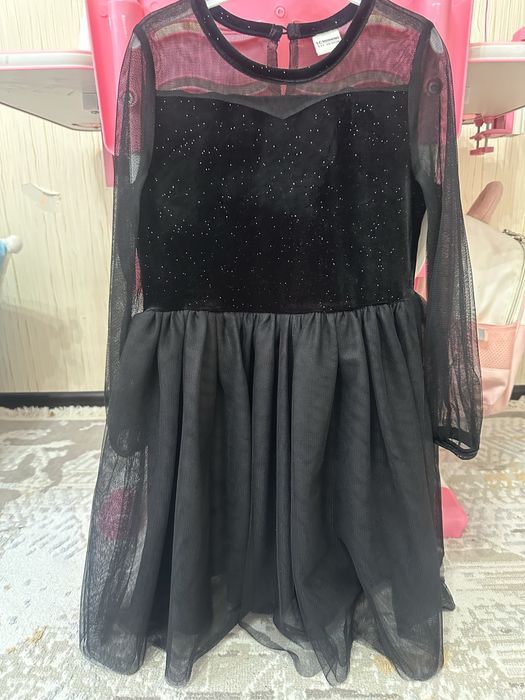 Продам платья на девочек