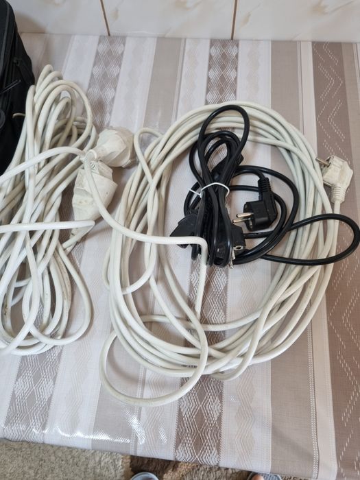 Vând Mixer Behringer 1202fx ca nou plus accesorii