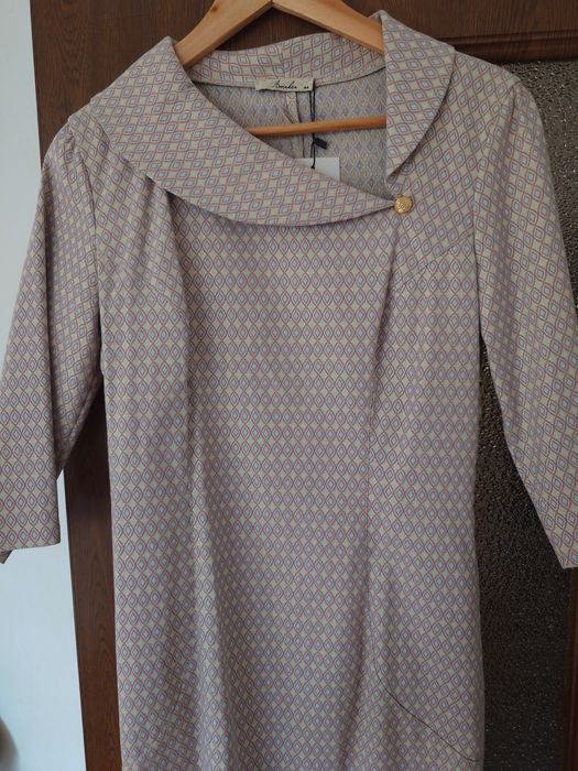 Нова елегантна рокля 38 размер златисто