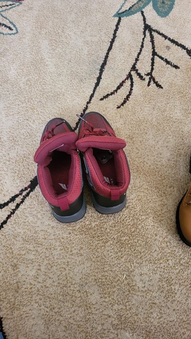 Продаётся ботинки