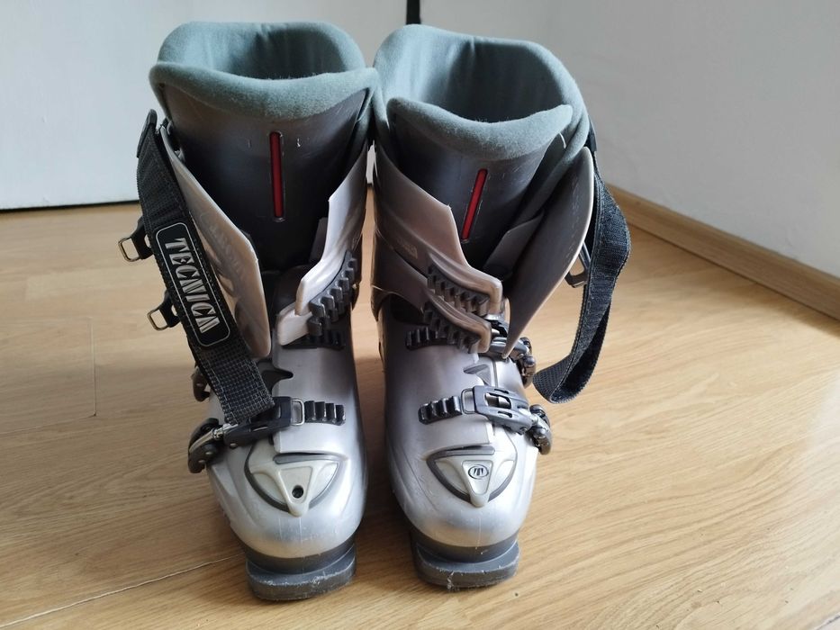 Ски обувки Tehnica