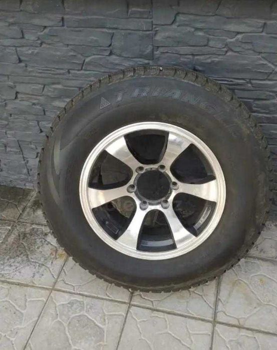 Продам комплект зимней резины с дисками, можно раздельно