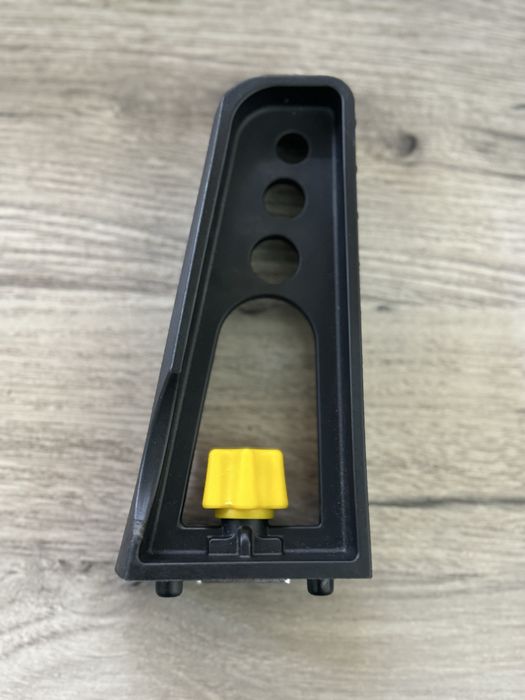 Derjatel dlya bagajnik